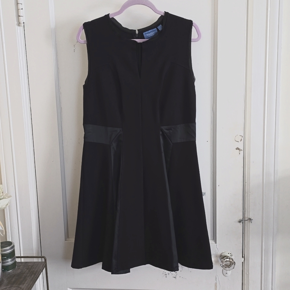NWT Simply Vera Wang Fit-and-Flare Pleated Shell Sleeveless Black Satin L/Large